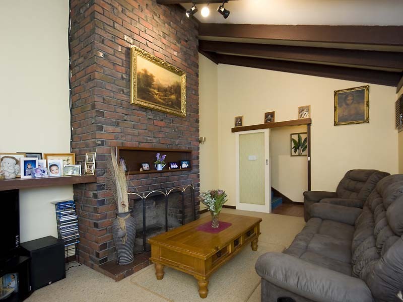 18 Grevillea Crescent, Swan View WA 6056