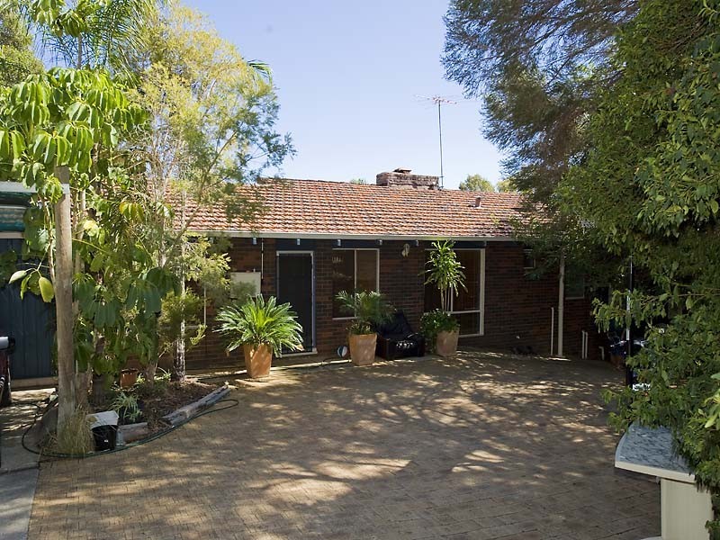 18 Grevillea Crescent, Swan View WA 6056