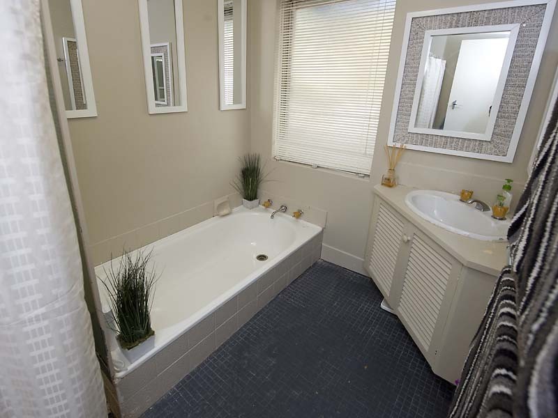 18 Grevillea Crescent, Swan View WA 6056