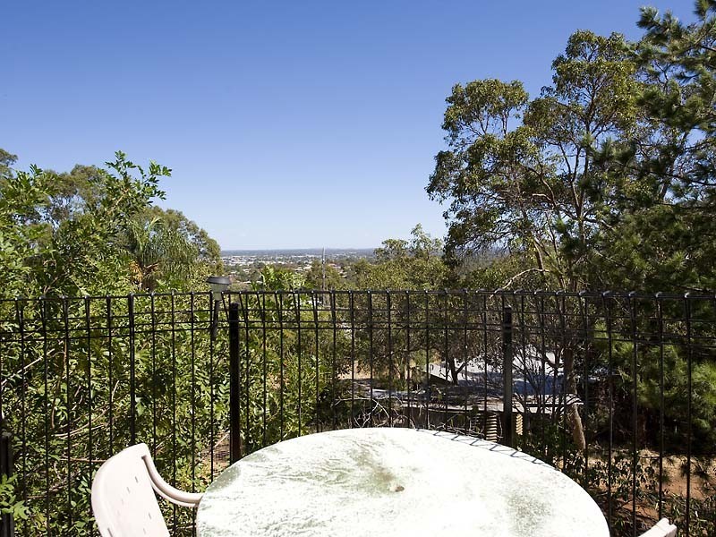 18 Grevillea Crescent, Swan View WA 6056