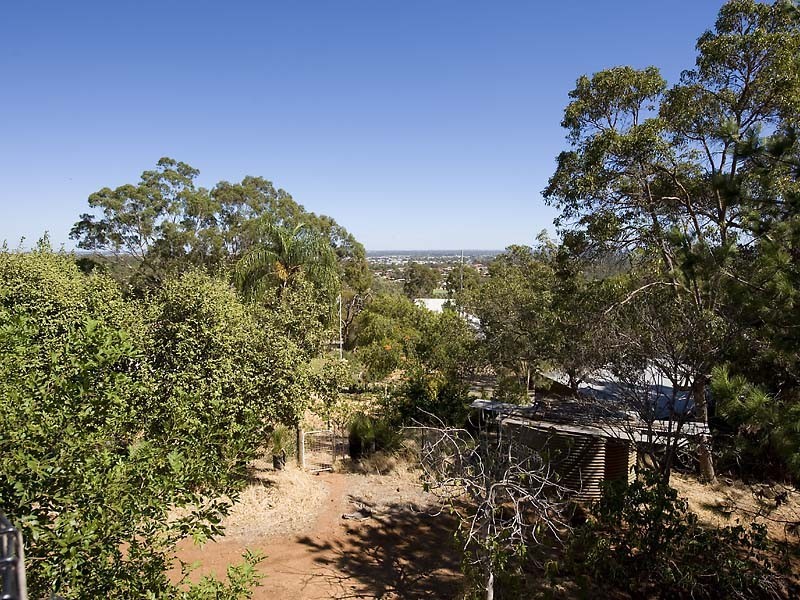 18 Grevillea Crescent, Swan View WA 6056