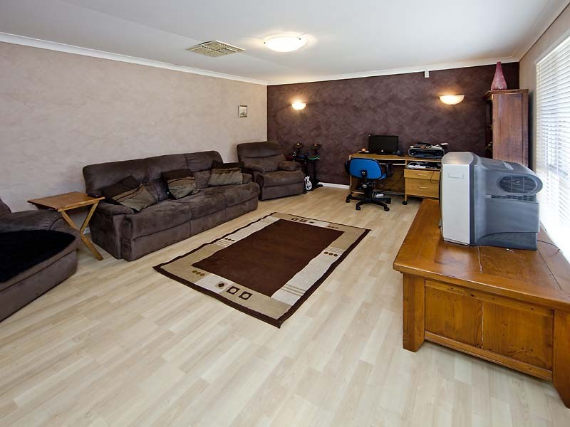 85 Bougainvillea Ave, Forrestfield WA 6058