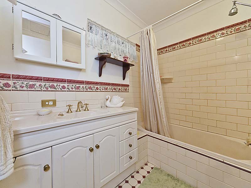 19 Johnson Avenue, Guildford WA 6055