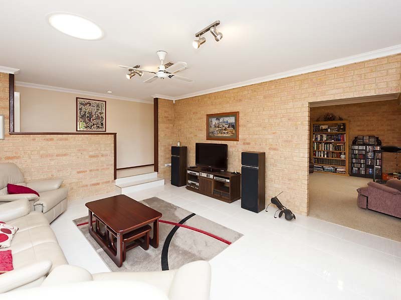 12 Eaglemont Drive, Swan View WA 6056