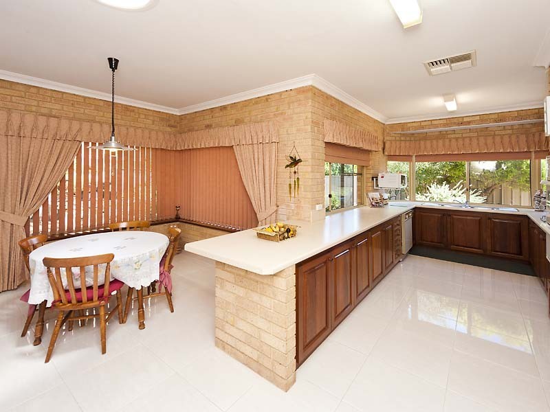 12 Eaglemont Drive, Swan View WA 6056