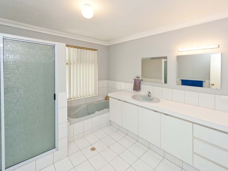 12 Eaglemont Drive, Swan View WA 6056