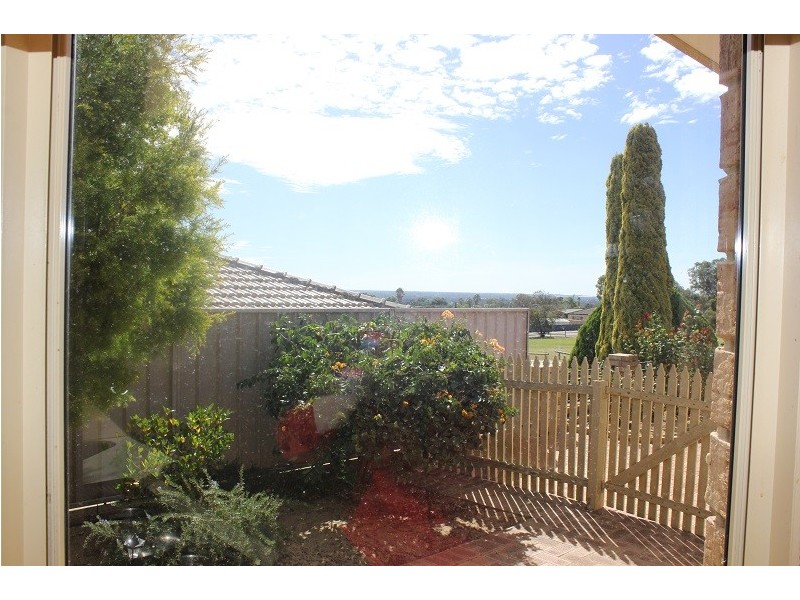 12 Eaglemont Drive, Swan View WA 6056