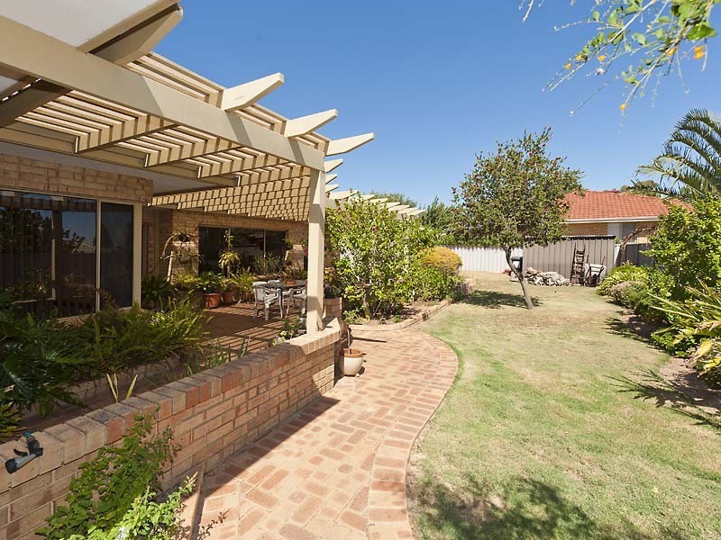 12 Eaglemont Drive, Swan View WA 6056