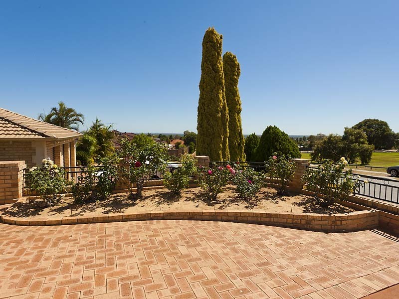 12 Eaglemont Drive, Swan View WA 6056