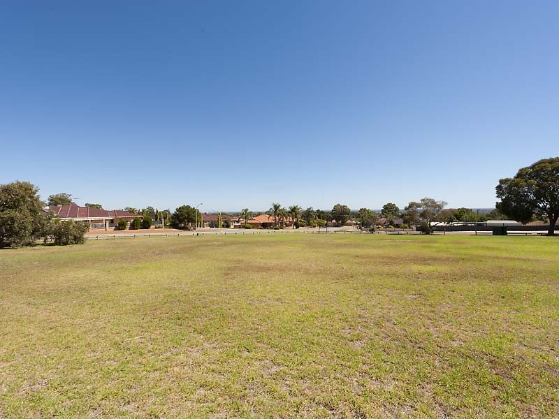 12 Eaglemont Drive, Swan View WA 6056