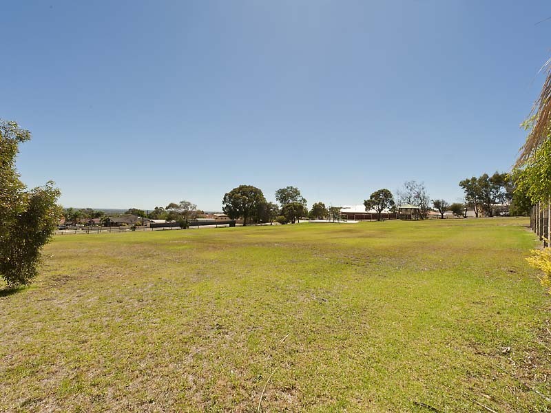 12 Eaglemont Drive, Swan View WA 6056