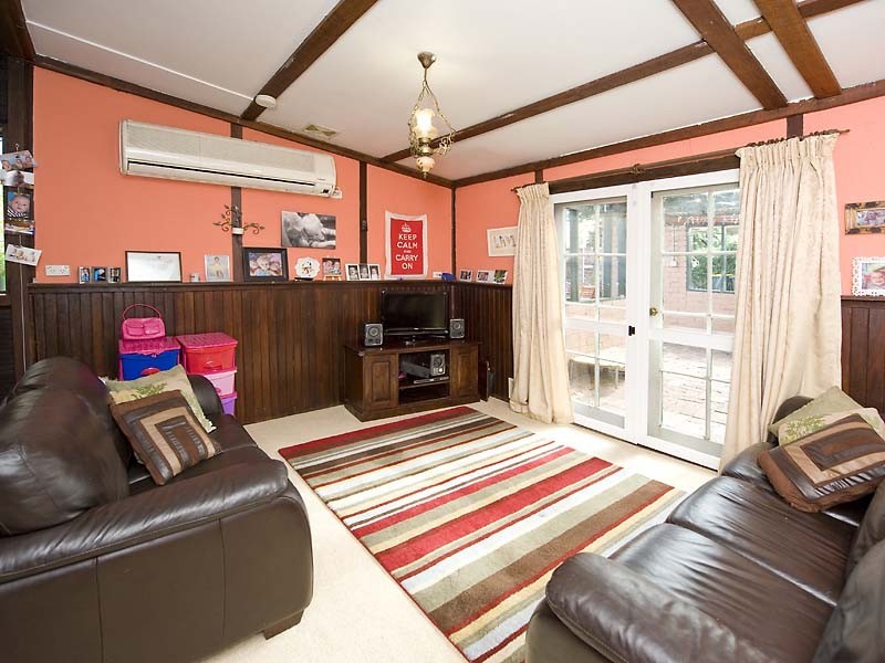 279 Morrison Road, Swan View WA 6056