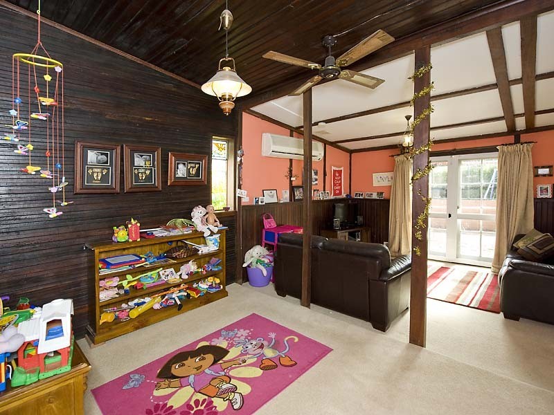 279 Morrison Road, Swan View WA 6056
