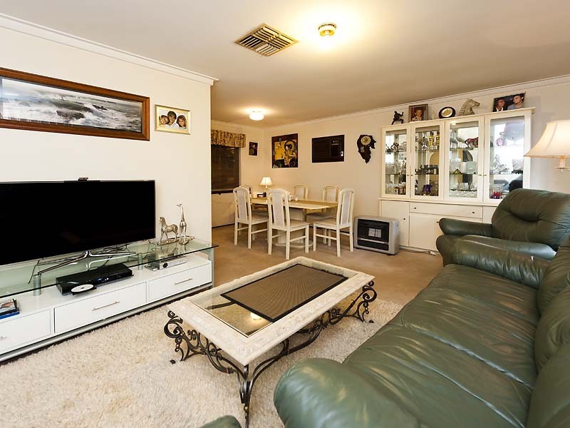 17 Bougainvillea Ave, Forrestfield WA 6058