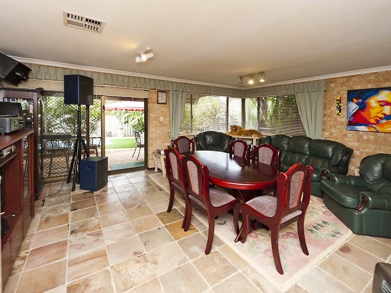 17 Bougainvillea Ave, Forrestfield WA 6058