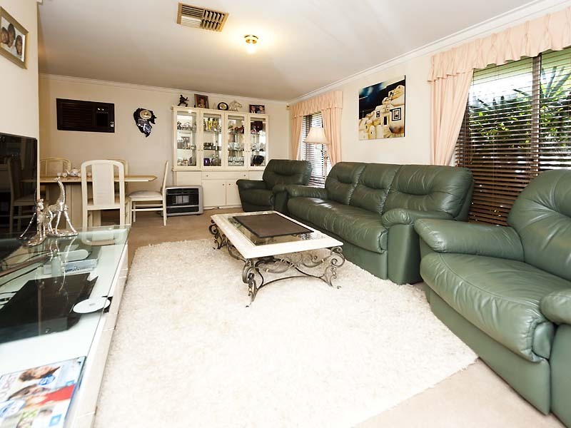 17 Bougainvillea Ave, Forrestfield WA 6058