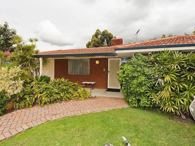 17 Bougainvillea Ave, Forrestfield WA 6058
