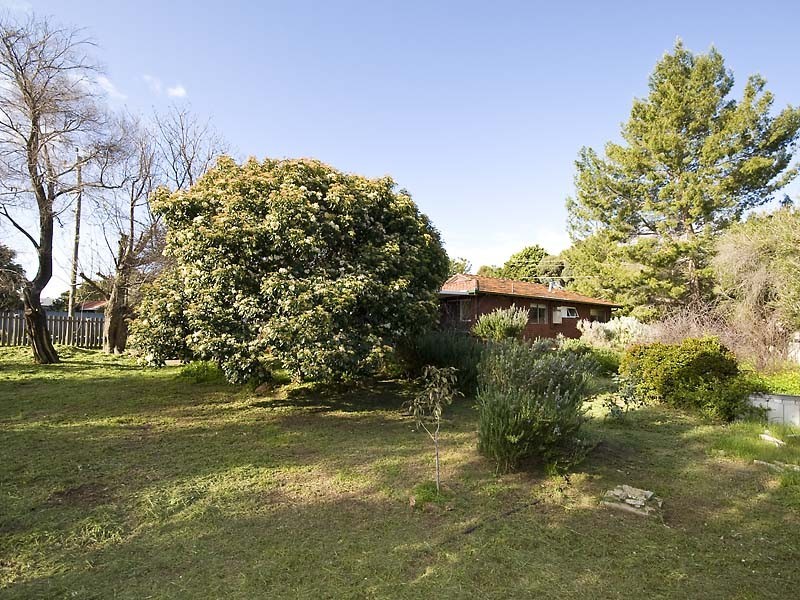 10 Booligal Street, Lesmurdie WA 6076