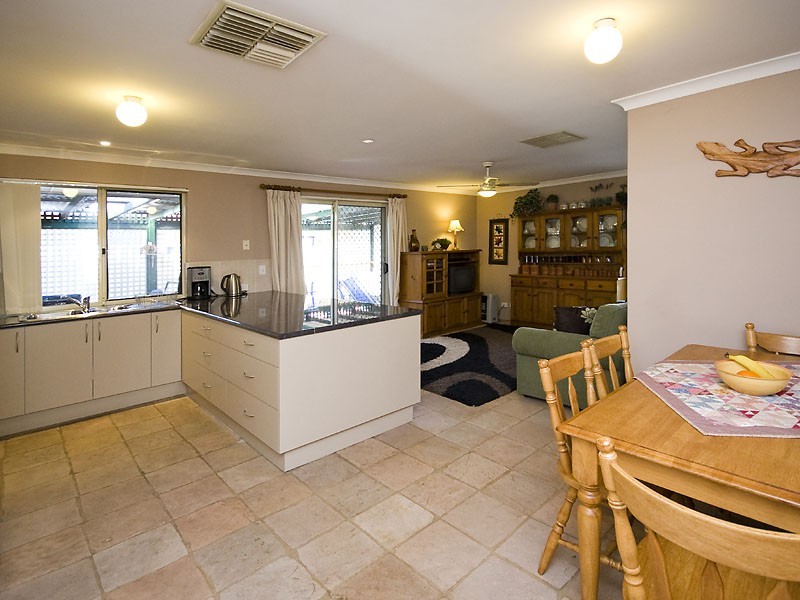 27 Marble Place, Forrestfield WA 6058