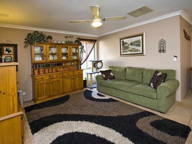 27 Marble Place, Forrestfield WA 6058