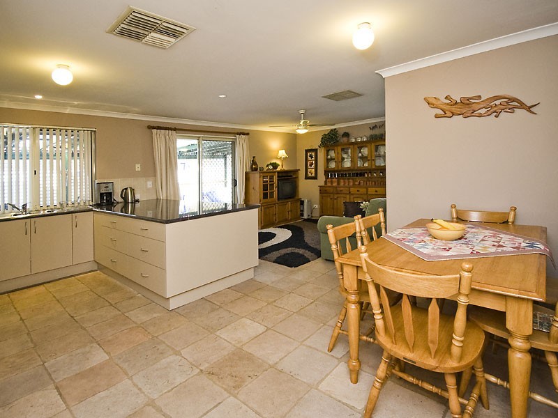 27 Marble Place, Forrestfield WA 6058