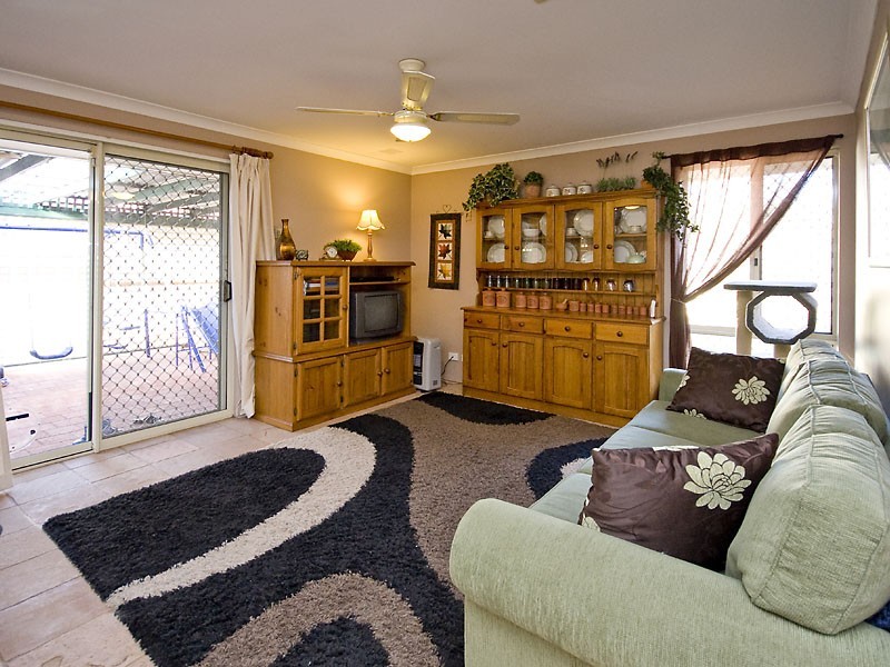 27 Marble Place, Forrestfield WA 6058