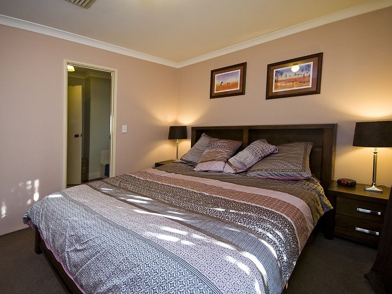 27 Marble Place, Forrestfield WA 6058