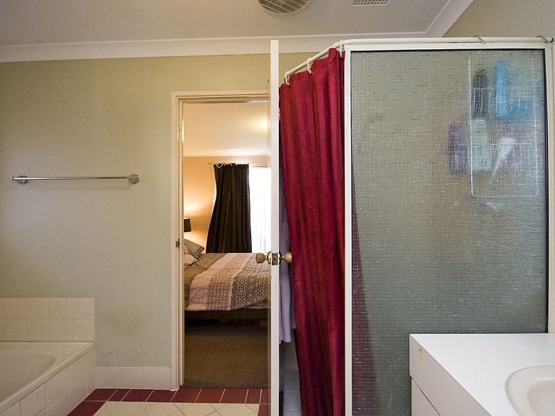 27 Marble Place, Forrestfield WA 6058