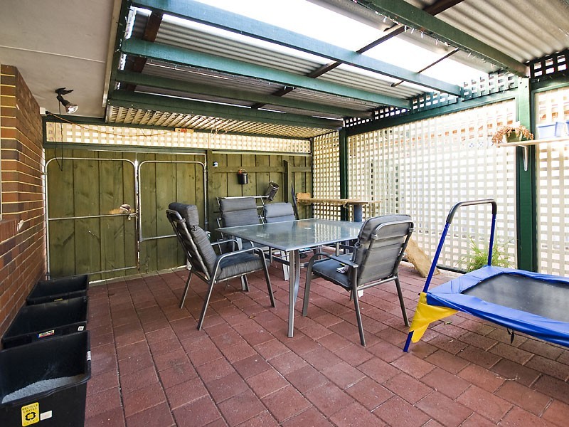 27 Marble Place, Forrestfield WA 6058