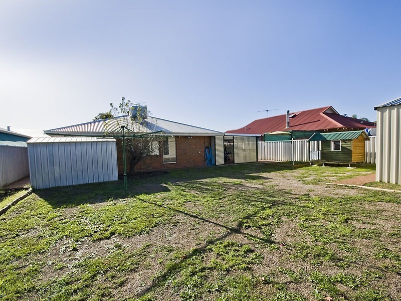 27 Marble Place, Forrestfield WA 6058