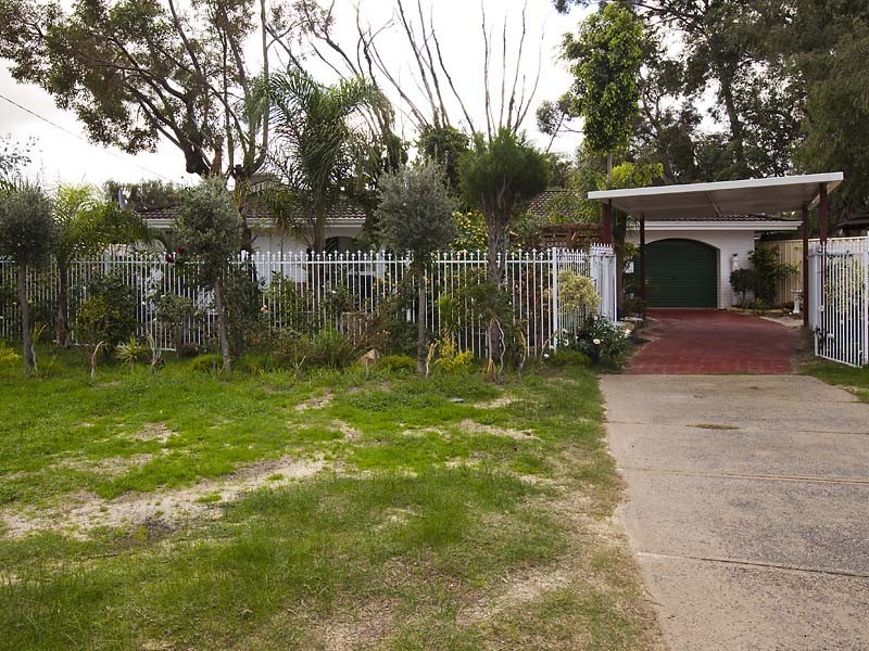 9 Castle Court, Forrestfield WA 6058