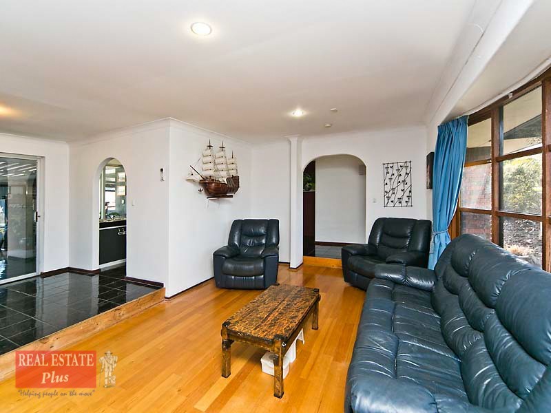 34 Chalfont Way, Swan View WA 6056