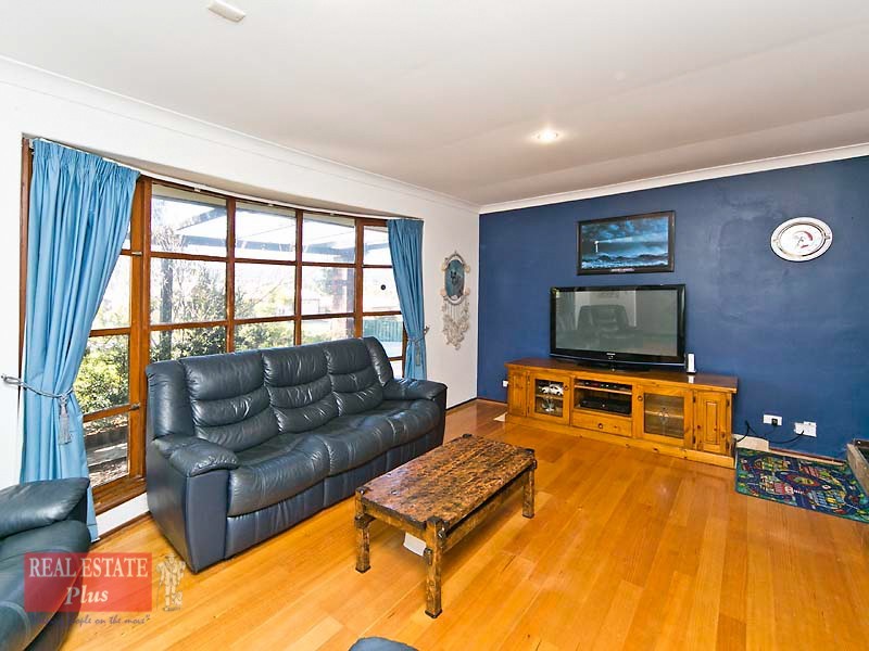 34 Chalfont Way, Swan View WA 6056