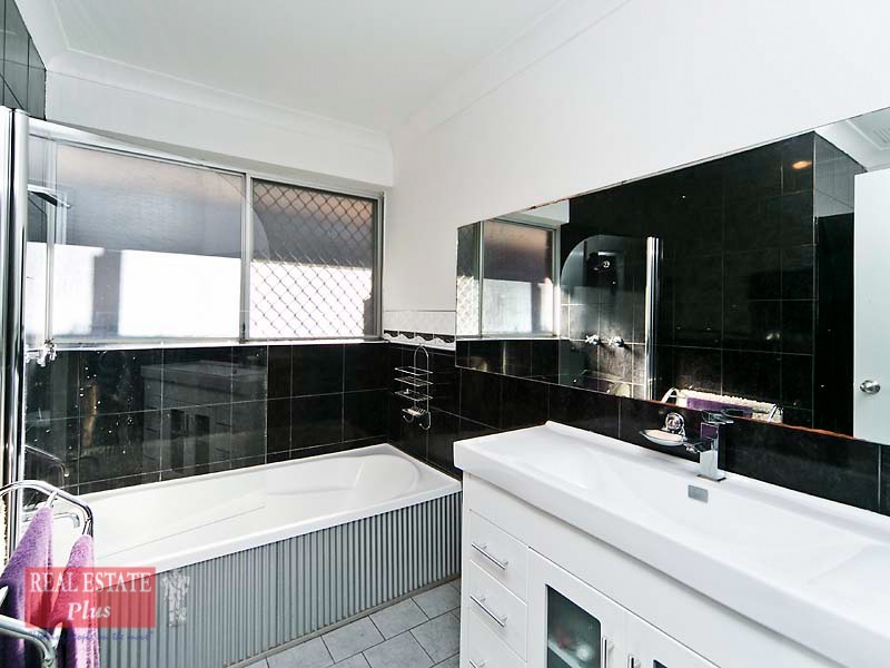 34 Chalfont Way, Swan View WA 6056