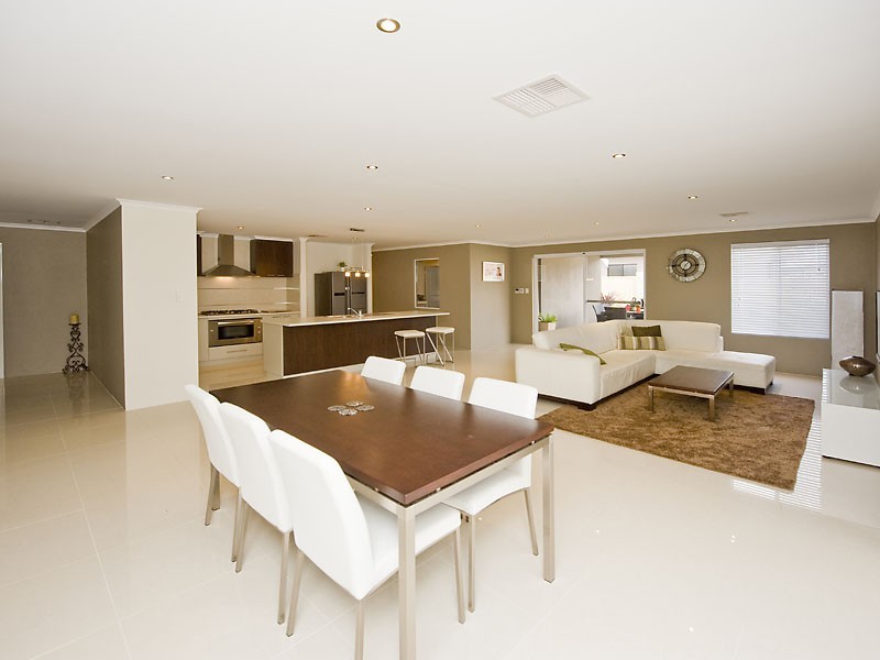 16 Januk Turn, South Guildford WA 6055