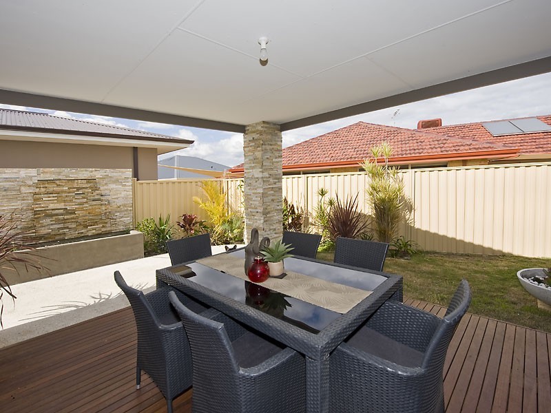 16 Januk Turn, South Guildford WA 6055