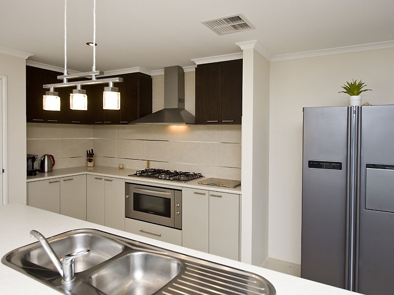 16 Januk Turn, South Guildford WA 6055