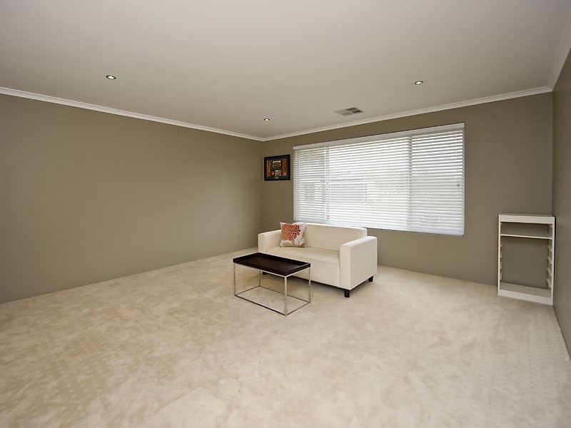 16 Januk Turn, South Guildford WA 6055