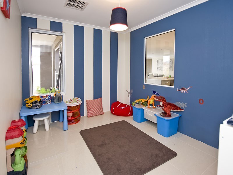 16 Januk Turn, South Guildford WA 6055