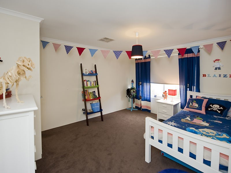 16 Januk Turn, South Guildford WA 6055