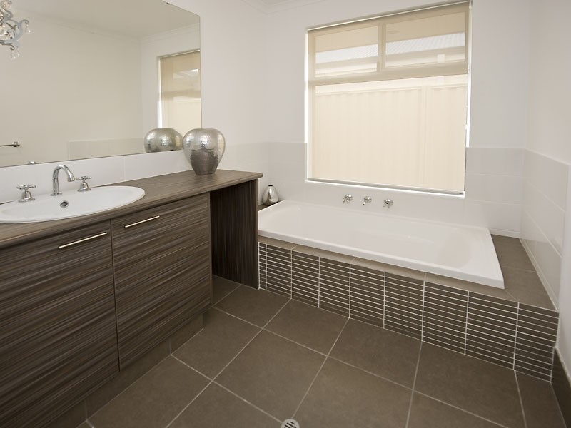 16 Januk Turn, South Guildford WA 6055