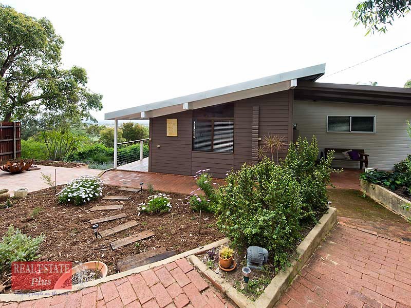 16 Boorabilla Way, Greenmount WA 6056