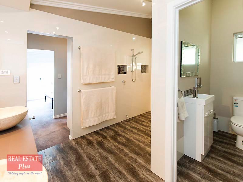 16 Boorabilla Way, Greenmount WA 6056