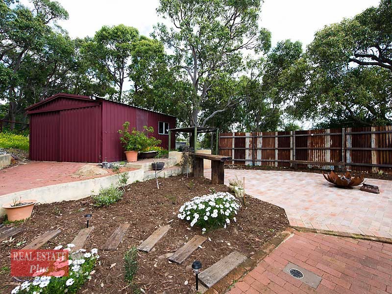 16 Boorabilla Way, Greenmount WA 6056