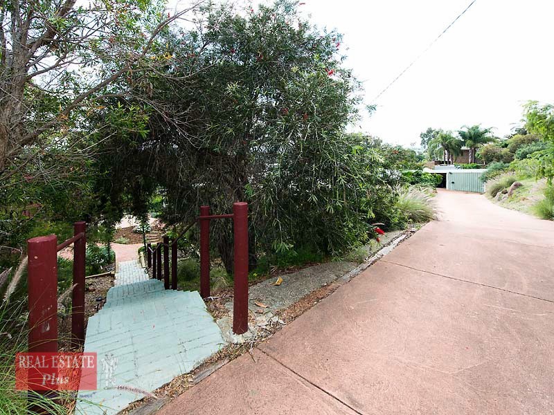 16 Boorabilla Way, Greenmount WA 6056