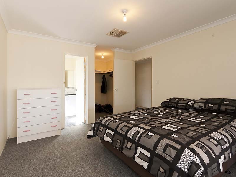 11 Nectarine Way, Forrestfield WA 6058