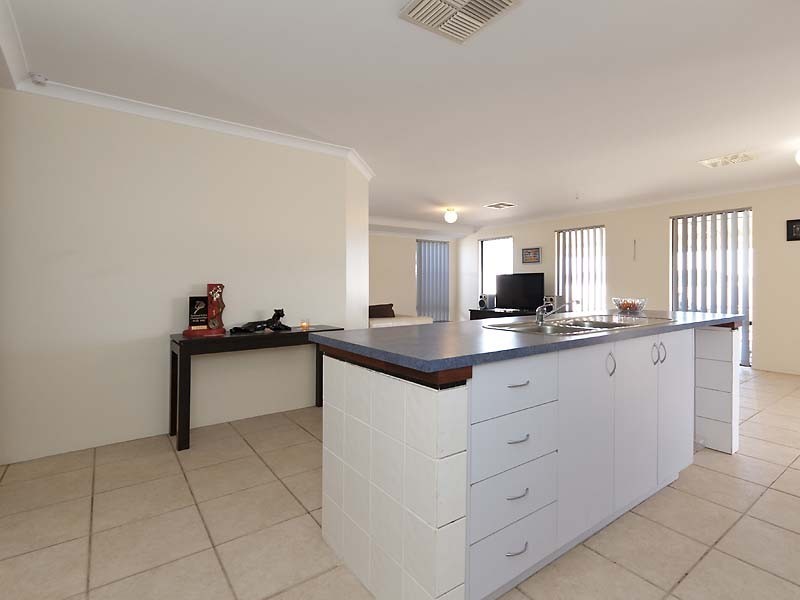 11 Nectarine Way, Forrestfield WA 6058