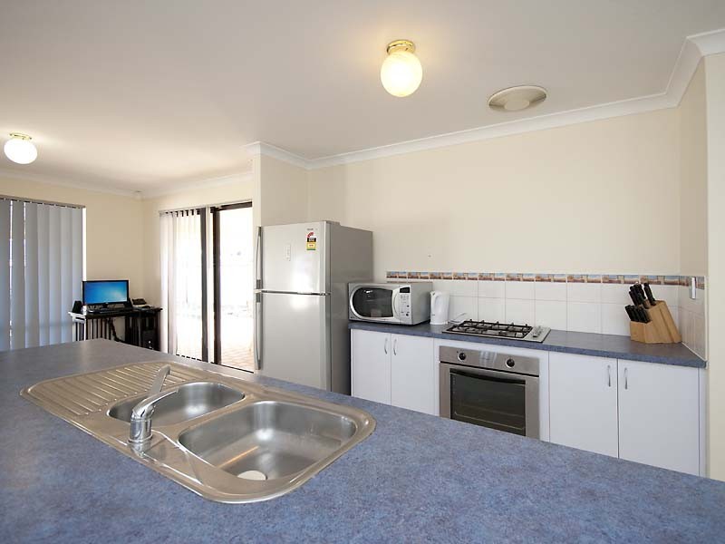 11 Nectarine Way, Forrestfield WA 6058