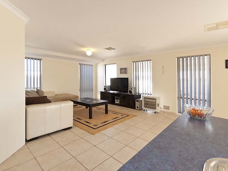 11 Nectarine Way, Forrestfield WA 6058