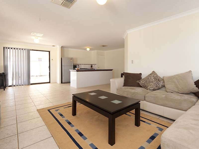 11 Nectarine Way, Forrestfield WA 6058